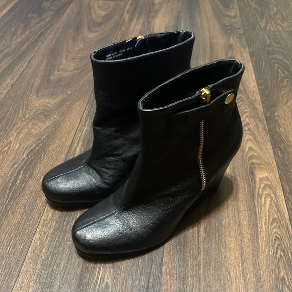 Chinese Laundry Leather Black Wedge Bootie w/ Side Zip, Size 7.5/38 - Picture 1 of 11